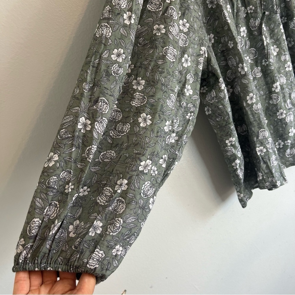 NWT Hope & Harlow Ruffle Neck Cuff Sleeve Gray Green Floral Blouse Sz XL Cottage - Picture 10 of 16